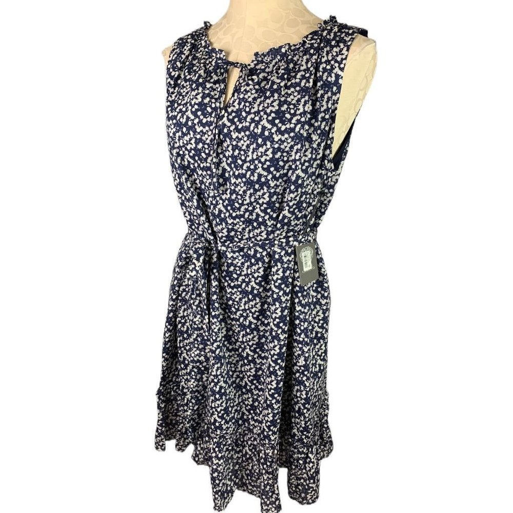 Medium Vince Camuto New Zen Bloom Sleeveless‎ Belted Dress Lined